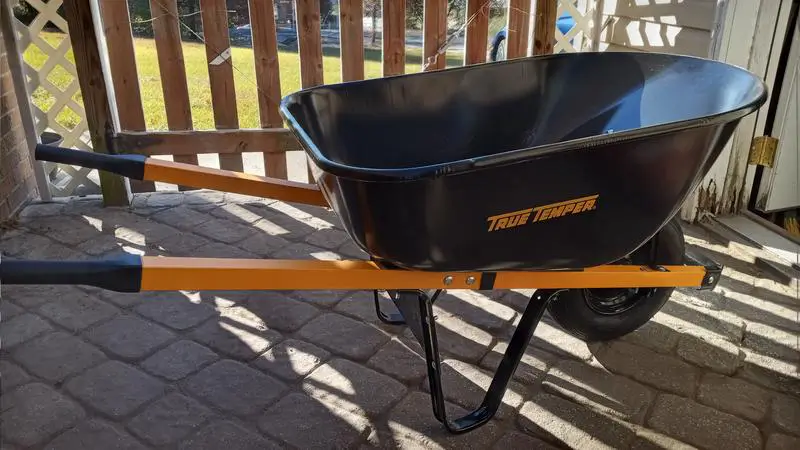 True Temper R6STFFEC 6 Cu. Ft Steel Tray Wheelbarrow 1