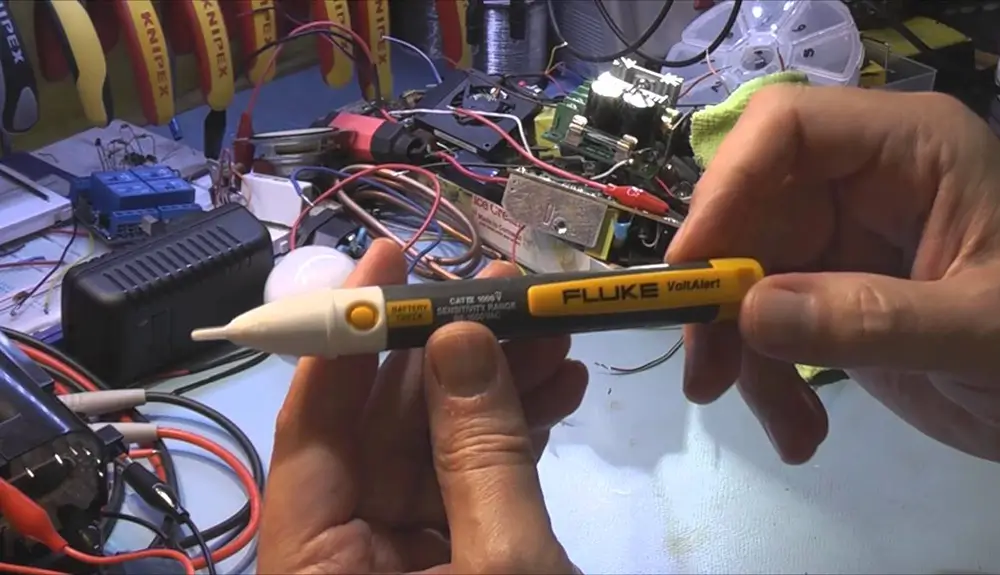 fluke-voltage-tester