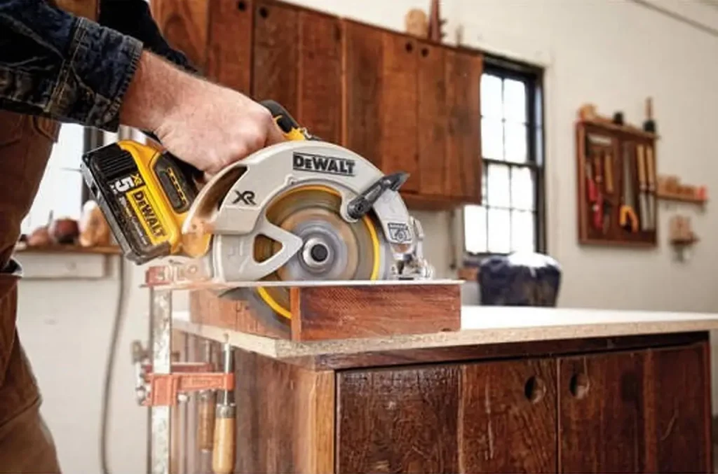 DEWALT-20V-MAX-Circular-Saw